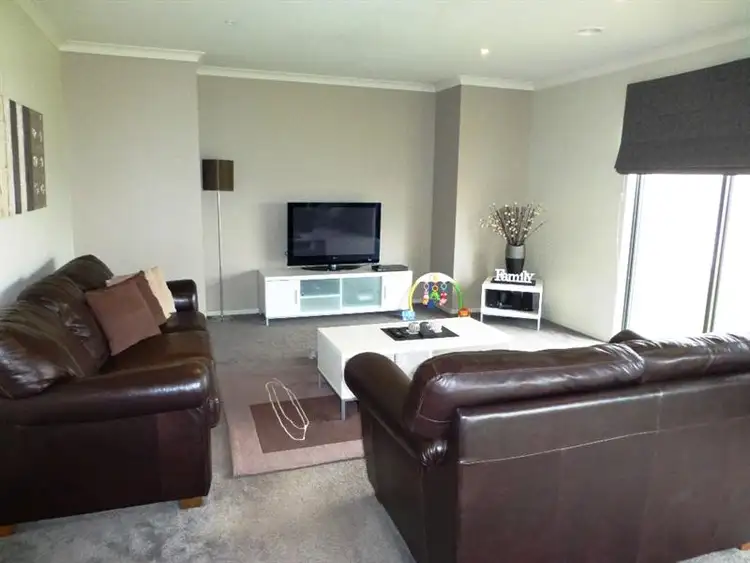 Second view of Homely house listing, 8 Westin Pl, Echuca VIC
