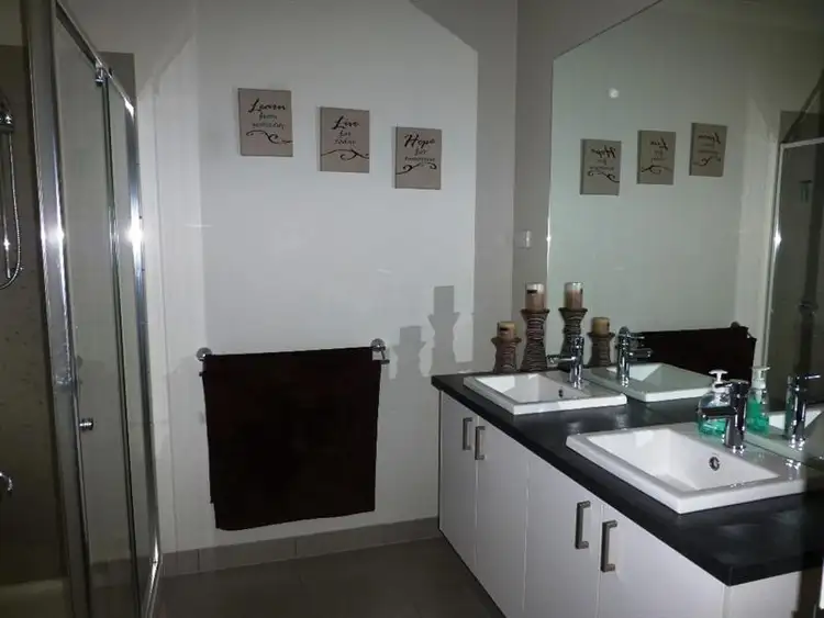 Seventh view of Homely house listing, 8 Westin Pl, Echuca VIC