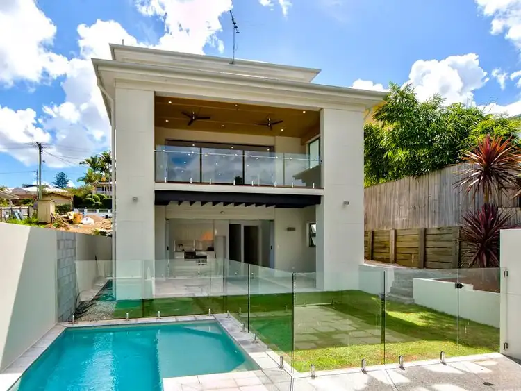 11 Pine St, Hamilton QLD