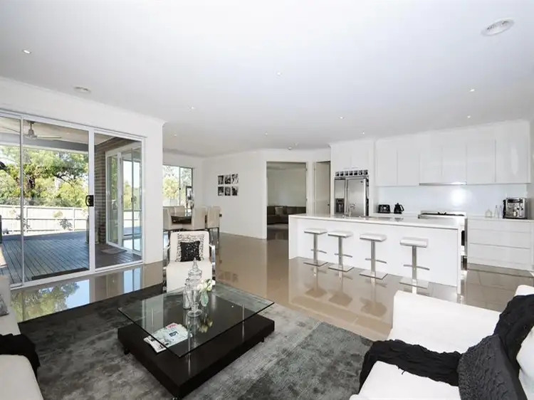 17 Rhone Gr, Skye VIC