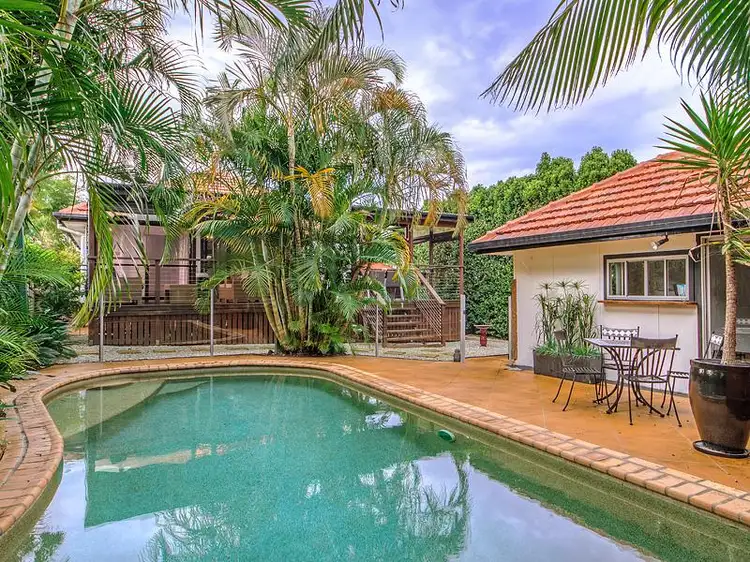 94 Turpin Rd, Labrador QLD