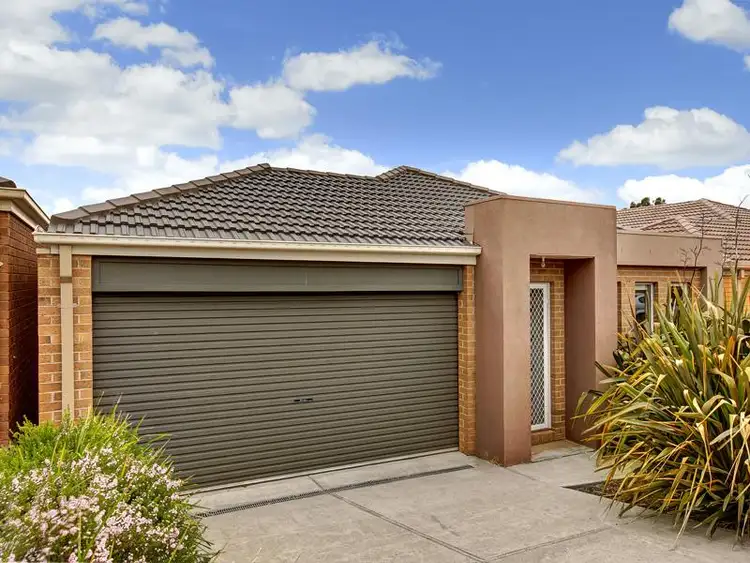 8 Rowanval Tce, Mernda VIC