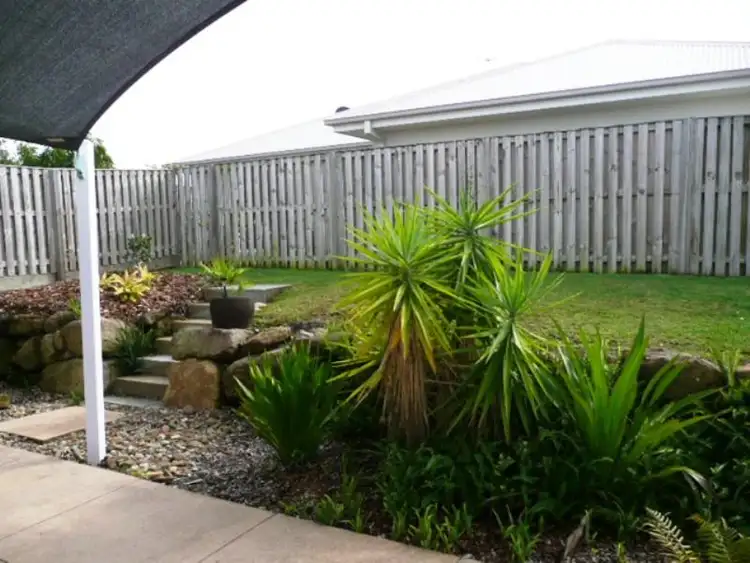 1 Lawley Cres, Pacific Pines QLD