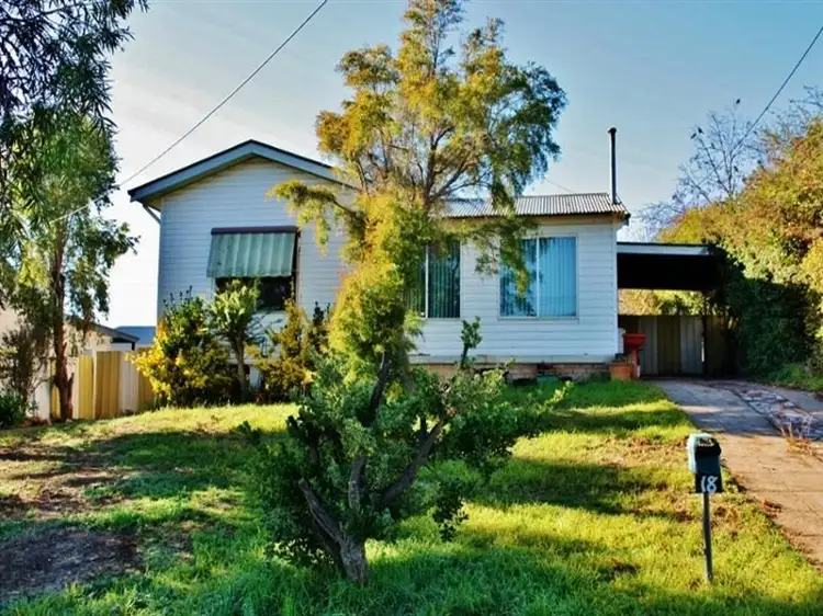 18 Templemore St, Young NSW