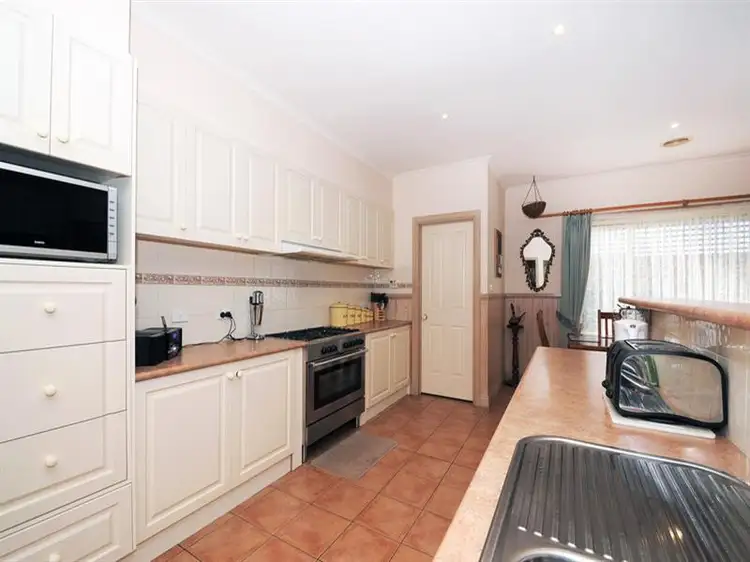 Second view of Homely house listing, 8 Windsor Grange Ct, Skye VIC