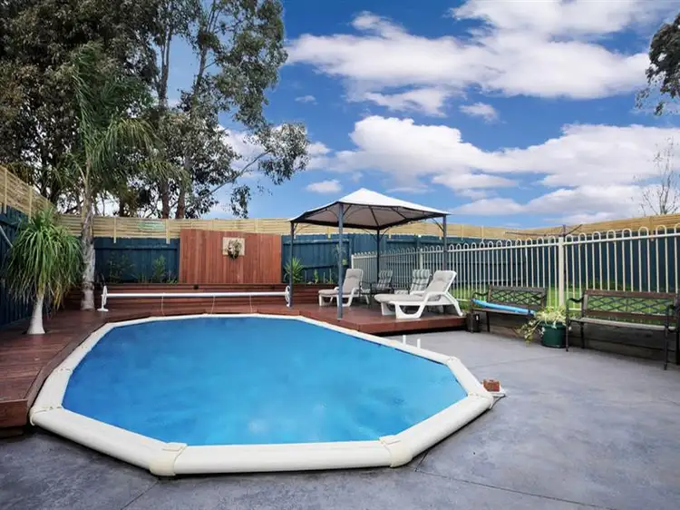 Third view of Homely house listing, 8 Windsor Grange Ct, Skye VIC