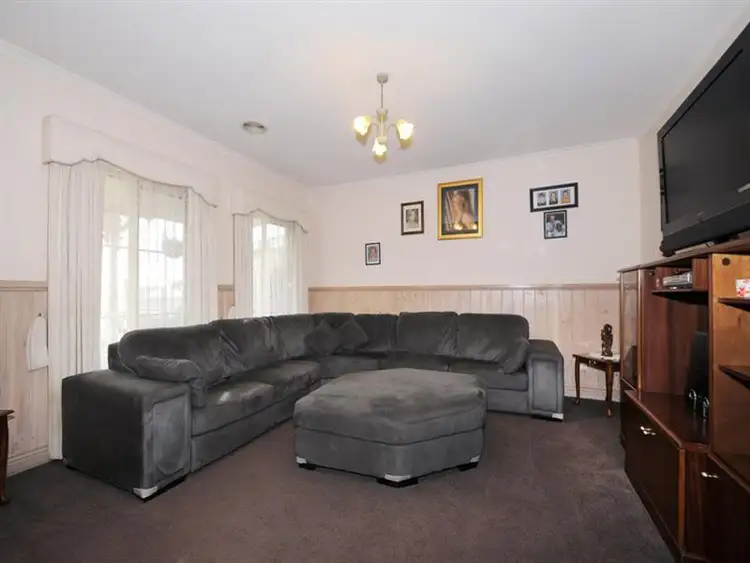 Sixth view of Homely house listing, 8 Windsor Grange Ct, Skye VIC