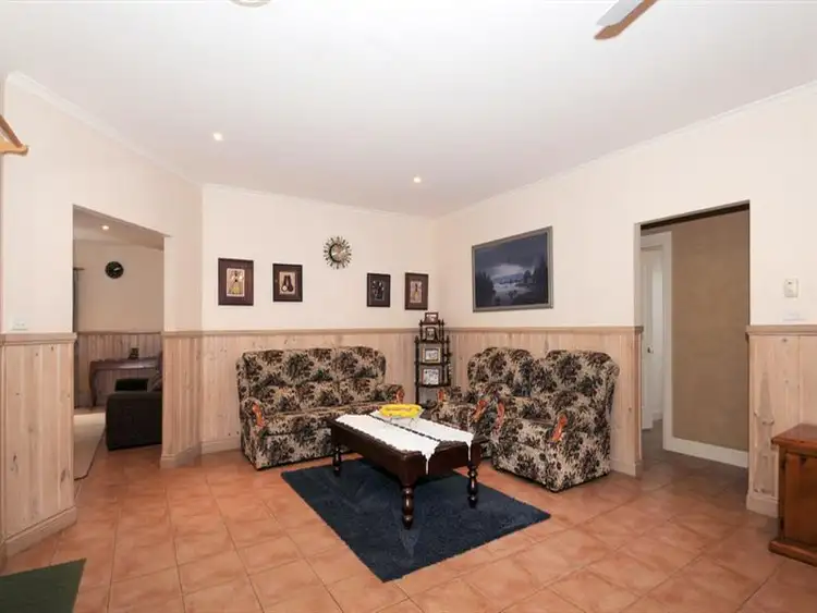 Seventh view of Homely house listing, 8 Windsor Grange Ct, Skye VIC
