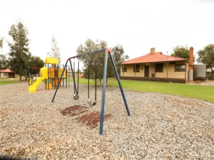 Fifth view of Homely house listing, 5 Nicholls Ct, Red Cliffs VIC