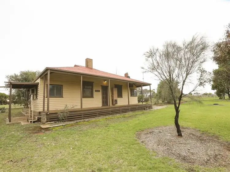 Sixth view of Homely house listing, 5 Nicholls Ct, Red Cliffs VIC