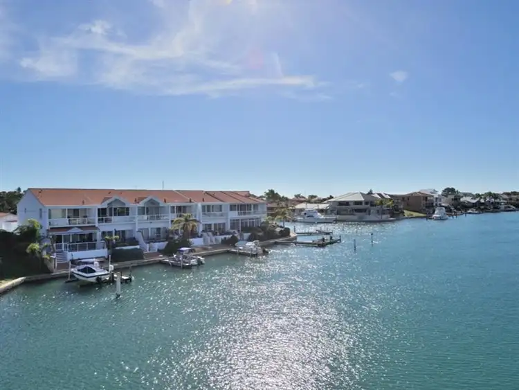 UNIT  4 / 20 BARUNA Ct, Halls Head WA