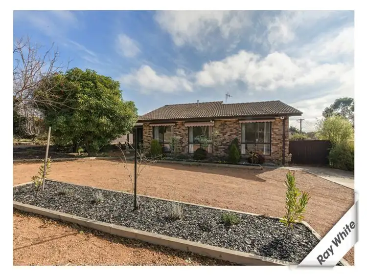 33 Groveland Cres, Isabella Plains ACT