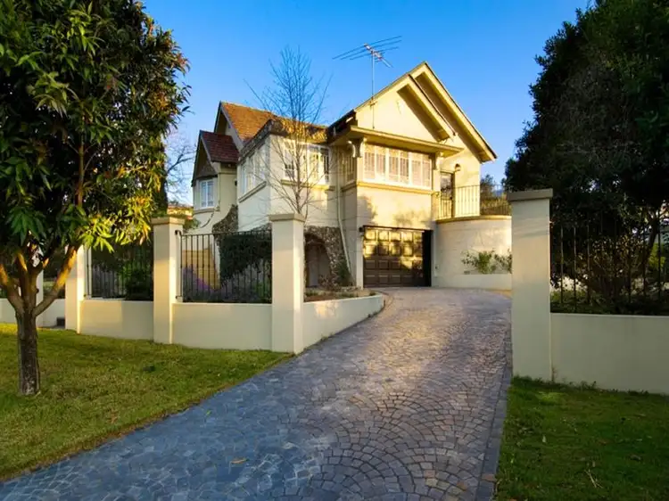 8 Felicia St, Ashgrove QLD