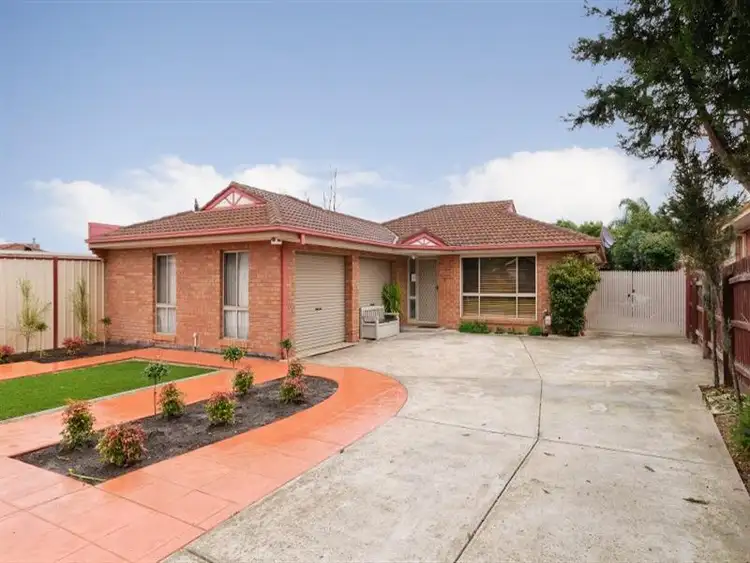 3 Sutherland Way, Roxburgh Park VIC