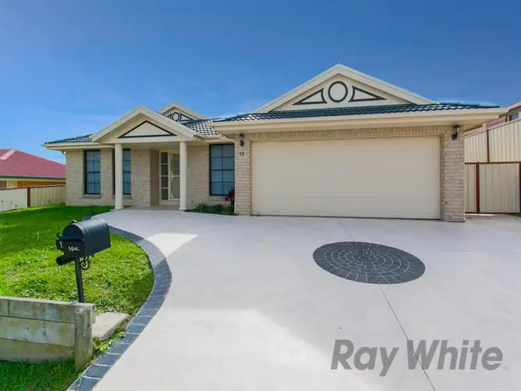 19 Toucan Cl, Cameron Park NSW