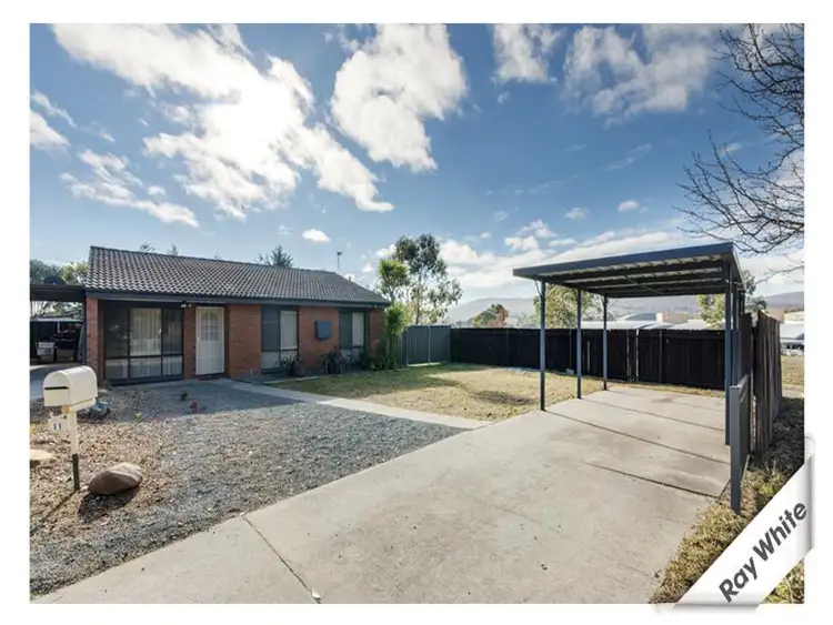 11 Dane Cl, Calwell ACT