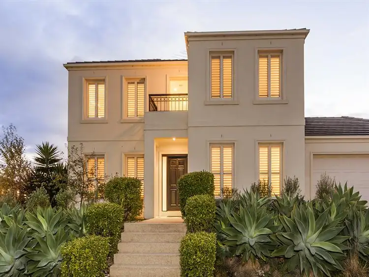 6 Palmerston Pl, Highton VIC