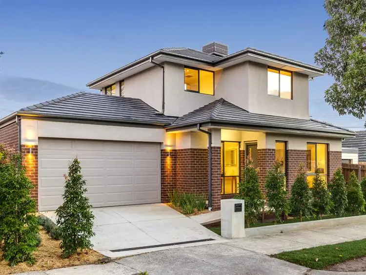 8a Vannam Dr, Ashwood VIC