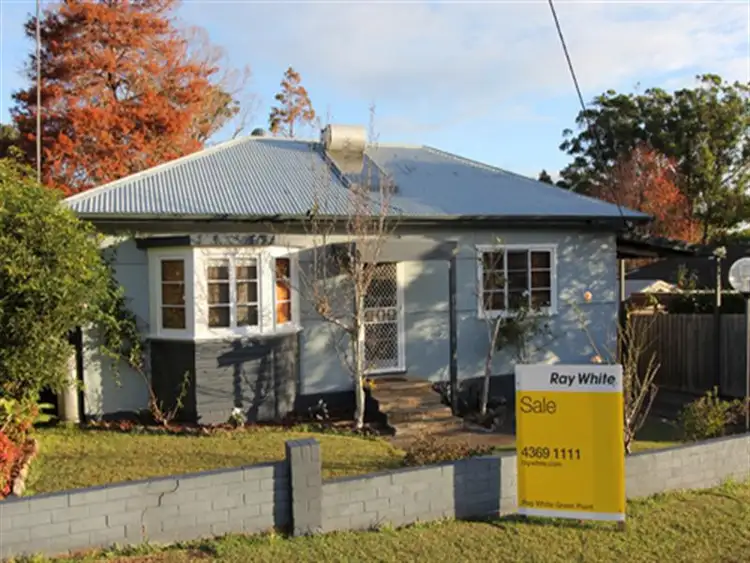6 Edgewater Ave, Green Point NSW