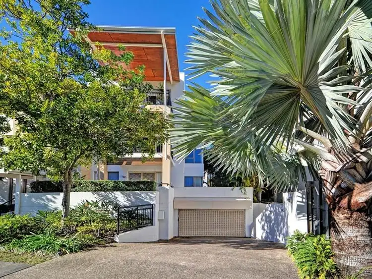 1/2 Oleander Ave, Biggera Waters QLD
