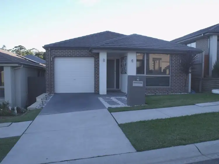 6 Stanley Ave, Middleton Grange NSW
