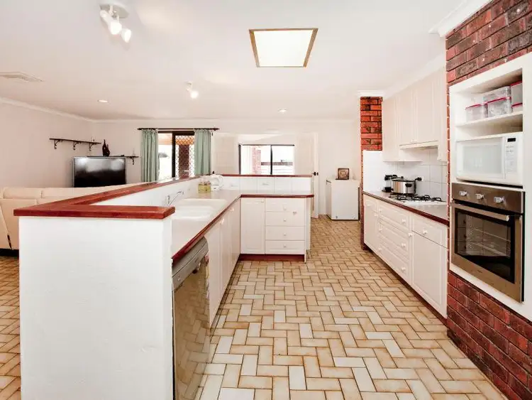 Sixth view of Homely house listing, 10 Aitken Pl, Noranda WA