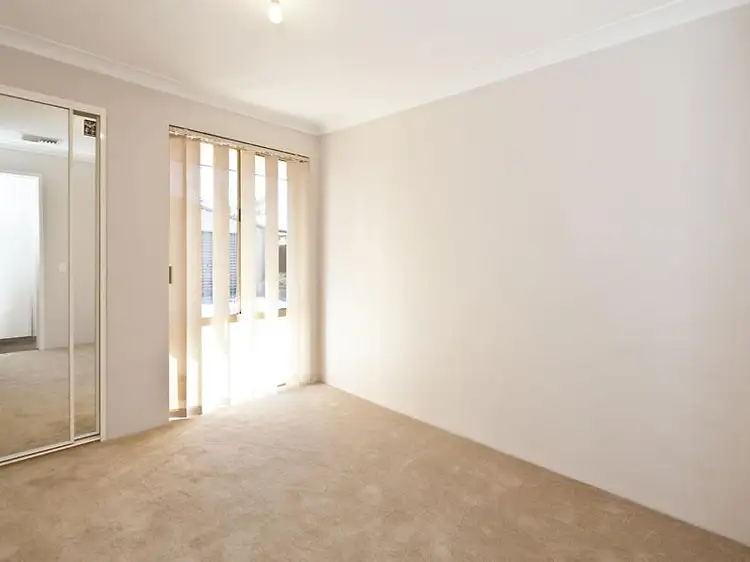 Third view of Homely house listing, 10 Mariner Pl, Cooloongup WA