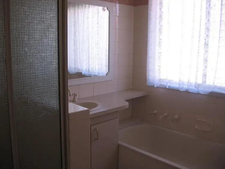 Fifth view of Homely house listing, 5 Leslie Mews, Yarrawonga VIC