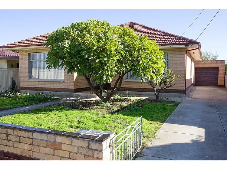 16 Fourth Ave, Seaton SA