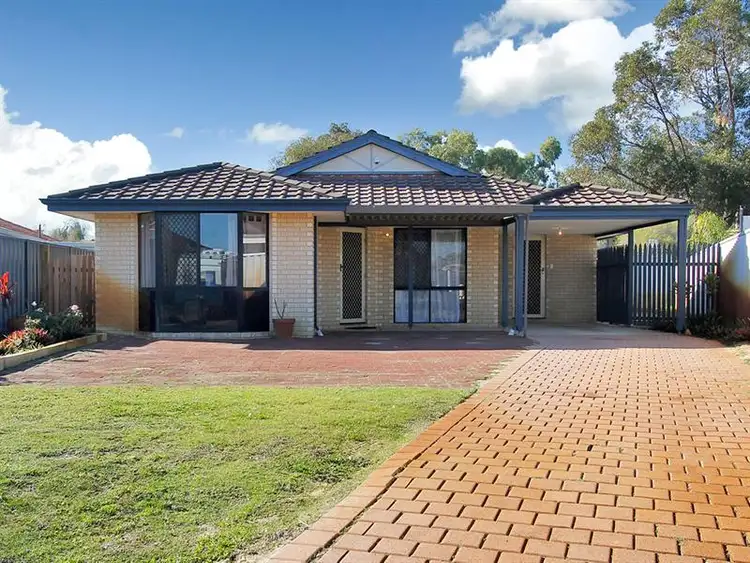 15 Romani Ct, Lockridge WA