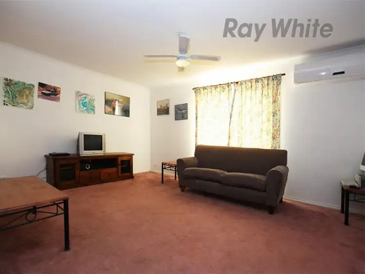 Fifth view of Homely house listing, 2 Clansman Cl, Hoppers Crossing VIC