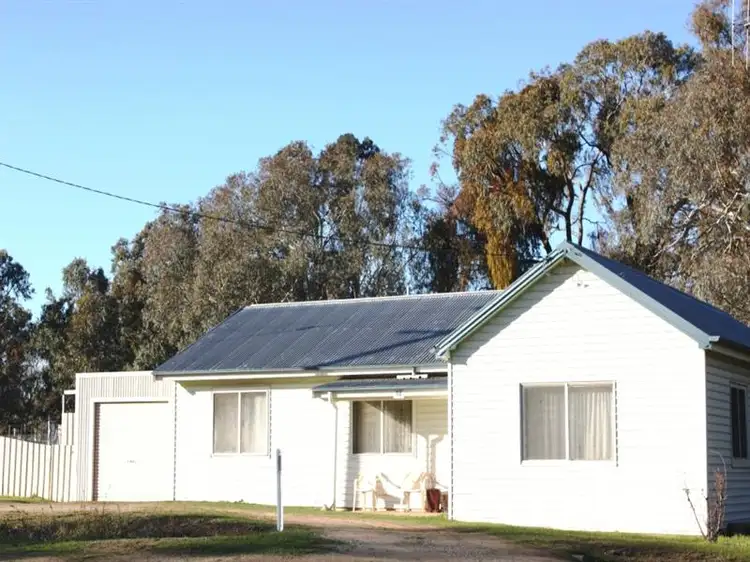 94 Whiteman Ave, Young NSW