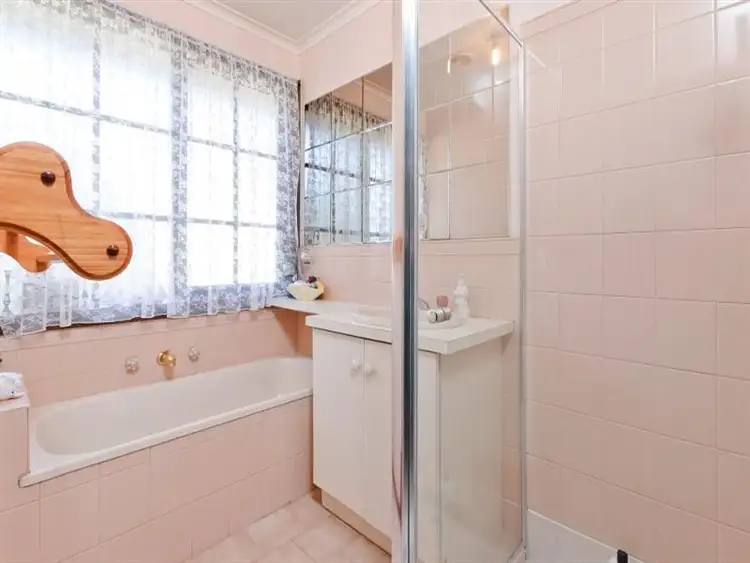 Fifth view of Homely house listing, 8 Ottery Ct, Craigieburn VIC