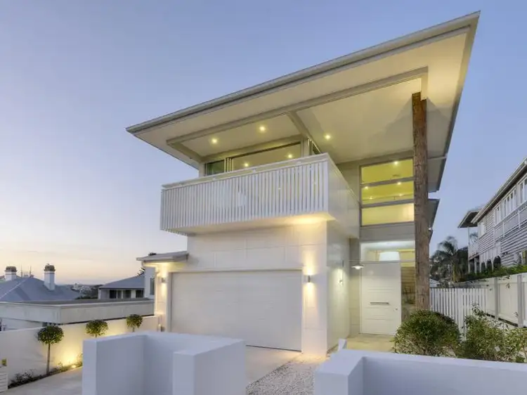 26 Queens Rd, Hamilton QLD