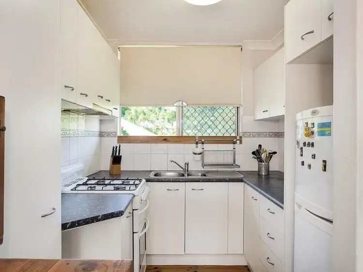 3/35 Longfellow St