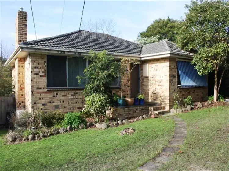 16 Holmes Rd, Mooroolbark VIC