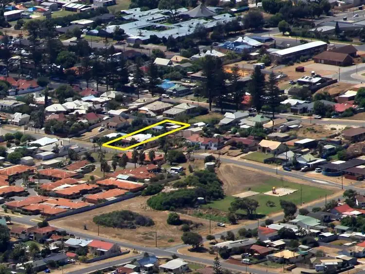135 Gregory St, Beachlands WA