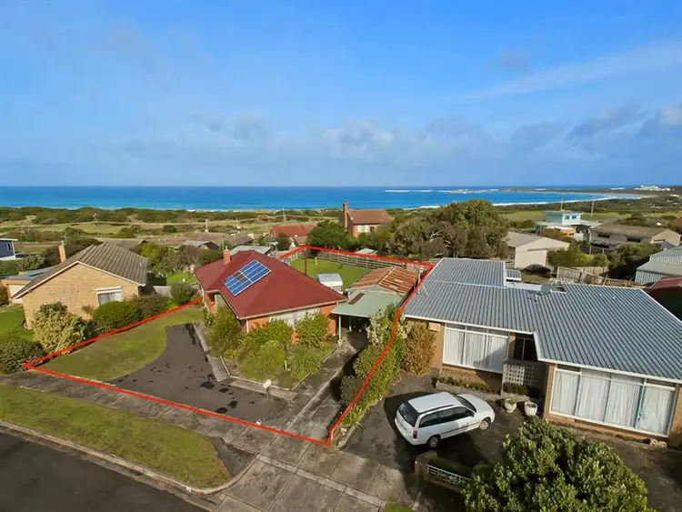 61 Ocean Gr, Warrnambool VIC