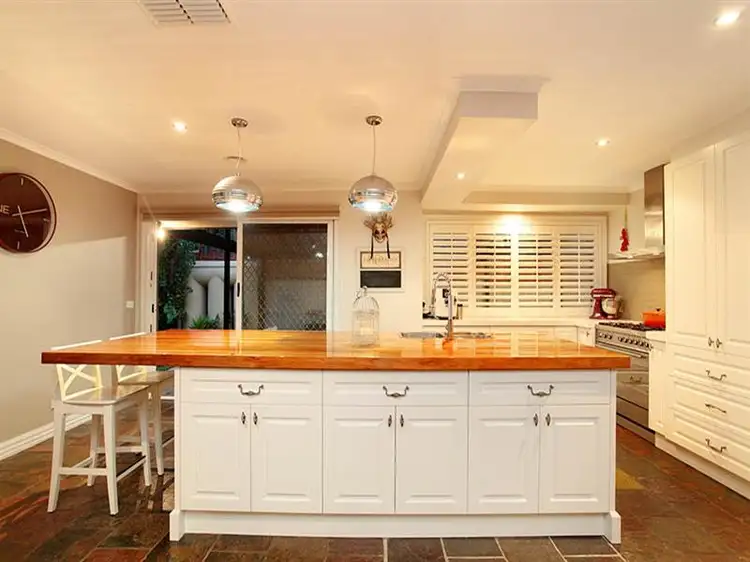 3 kelland Ave, Hillside VIC