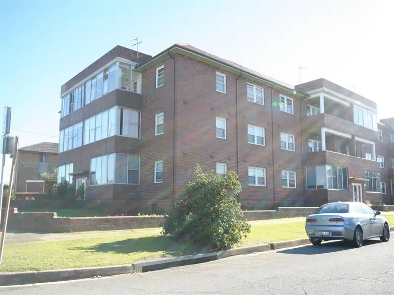 Main view of Homely unit listing, 14/76 Parkway Ave, Cooks Hill NSW