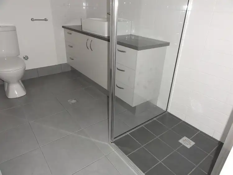 Seventh view of Homely house listing, 1/6 Eurimbula Ct, Paradise Point QLD