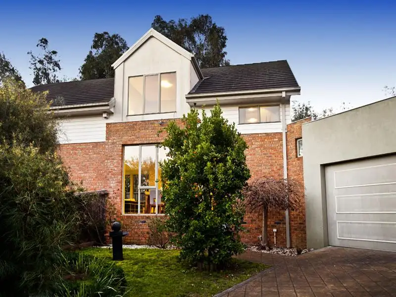 Main view of Homely house listing, 8 Lakeview Ct, Glen Waverley VIC