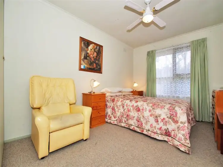 Fifth view of Homely house listing, 1/4 Milton Ct, Mooroolbark VIC