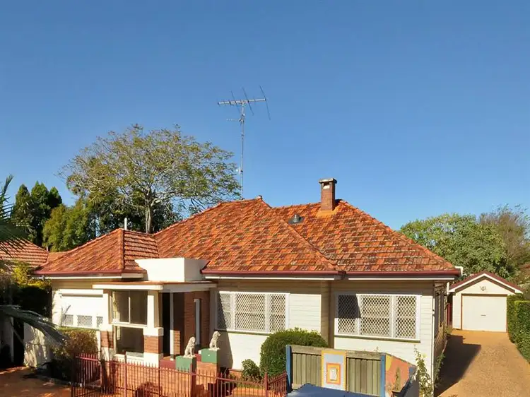52 Taylor St, Newtown QLD