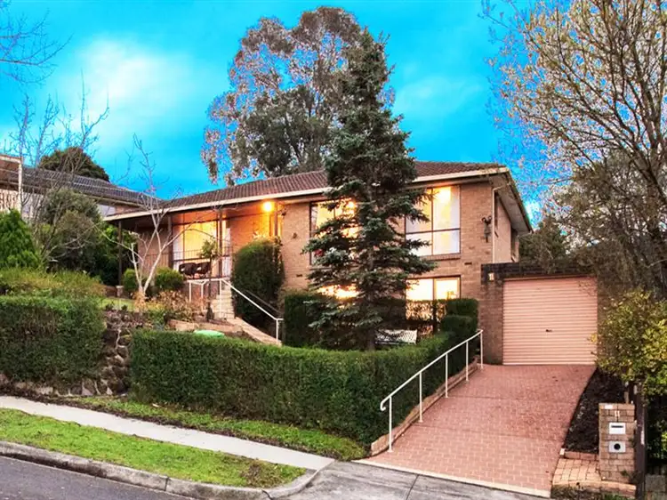 11 Alawara Dr, Mooroolbark VIC