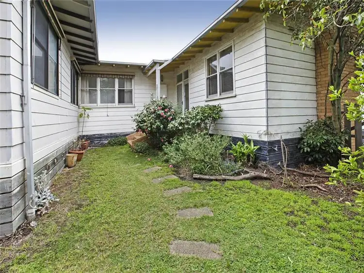 3 Boronia St, Newcomb VIC