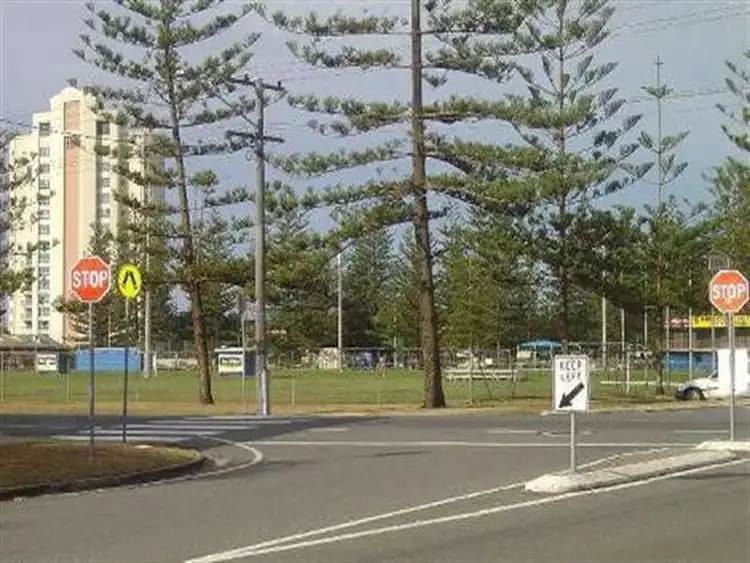 Fifth view of Homely unit listing, 2/30 Chelsea Ave, Broadbeach QLD