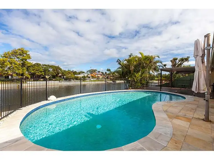 15 Sundowner Ct, Mermaid Waters QLD
