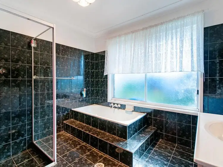 Sixth view of Homely house listing, 2 Knowles Cl, Redbank Plains QLD