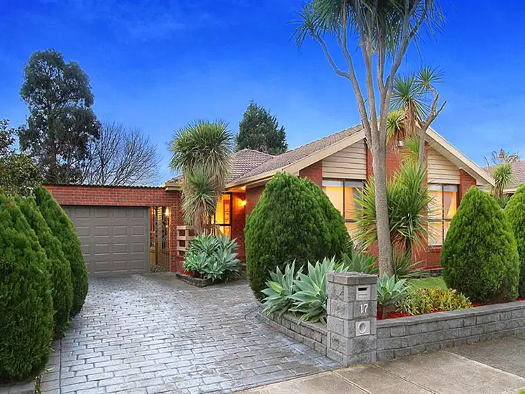 17 Hinkler Dr, Mill Park VIC